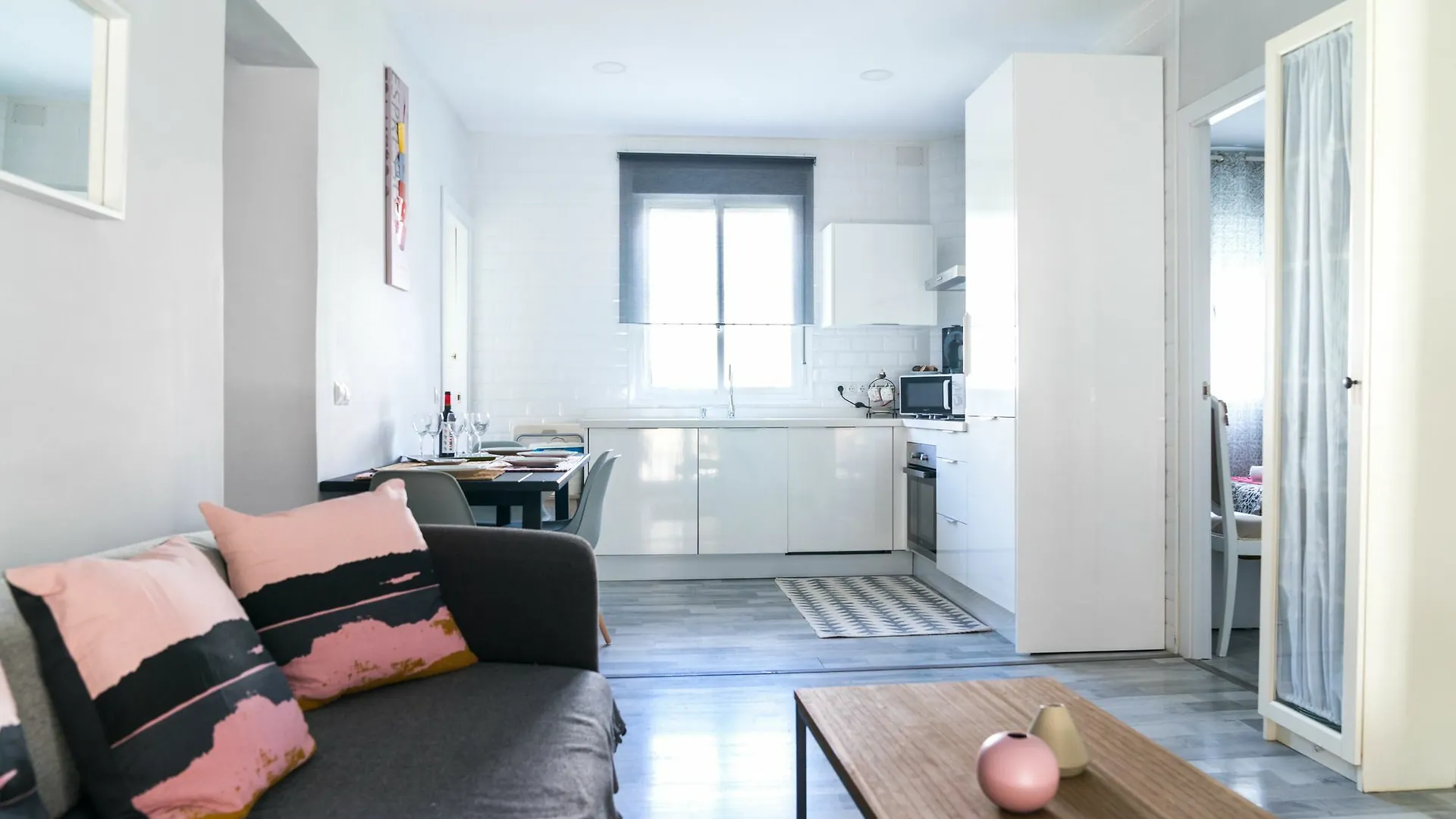 Spectacularly Updated Home Séville 0*,  Espagne